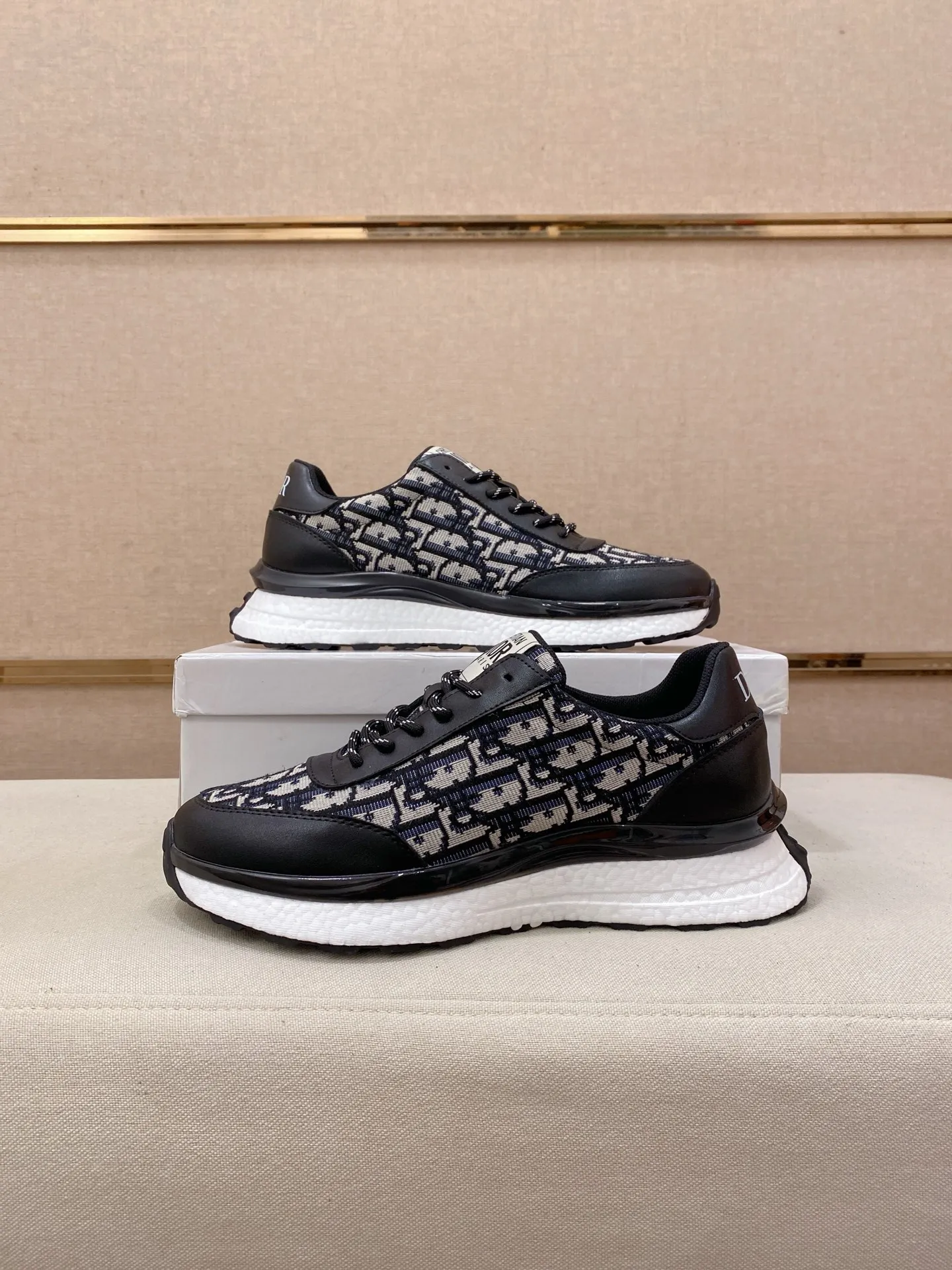 Men's shoes💰: 462💰 [Dior·Dior] New casual sports style men's shoes, new spring and summer design, perfect workmanship, lace-up style to create wardrobe quality, upper: imported first-layer cowhide, sheepskin lining is soft and comfortable, ultra-light TPU wear-resistant outsole, simple, versatile fashion men's shoes, excellent color code number 38--44. Can be customized 45 non-returnable